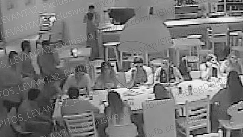 Momentos en que los jóvenes festejaban la despedida de soltera (Foto:El Blog del Narco)