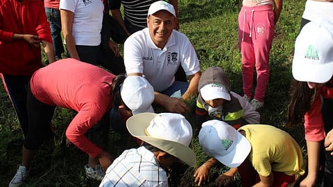 Los participantes asumieron el compromiso de que continuarán acudiendo a cuidar los arbolitos plantados