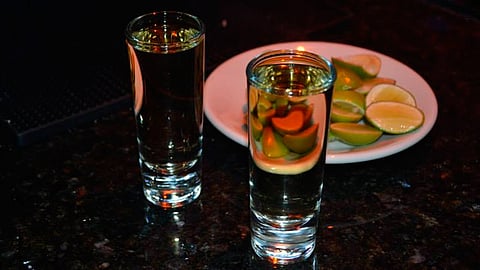 Solo, con limón y sal, en margaritas, con refresco, son algunas de las opciones para tomar tequila