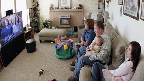 52.9% de los encuestados dijo que ver TV es la actividad que más acostumbra hacer en su tiempo libre (Foto: Internet)