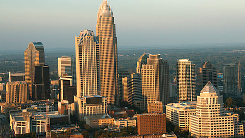 Se desplegó a la Guardia Nacional y la Patrulla de Caminos para asistir a la policía local en Charlotte (Foto: www.charlottestories.com )