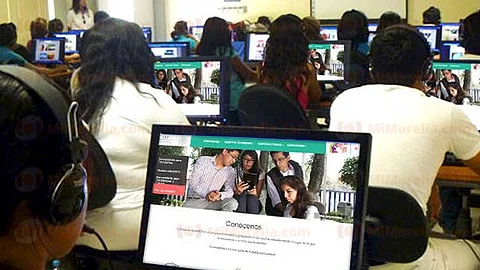 Los aspirantes registrados que cumplan con los requisitos correspondientes tomarán primero un curso propedéutico en línea