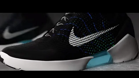 Estos tenis futuristas cuentan con luces LED en la suela