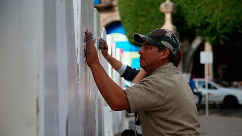 Los trabajadores del Ayuntamiento han comenzado a resanar algunos de los daños (Foto ACG)