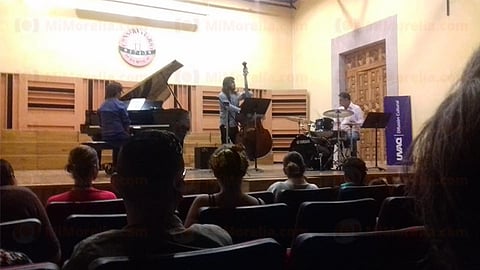 Gritos y ovaciones en el cierre del Festival Nacional de Jazz UVAQ (Foto: MiMorelia.com)