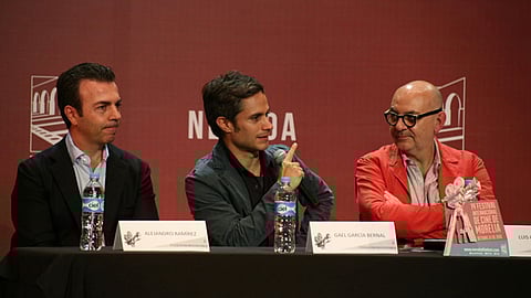 Gael García se enguanta nuevamente bajo la personalidad de un chileno, el policía “Óscar Peluchonneau” (Foto: ACG)