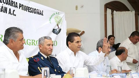 El gobernador convivió con agrónomos de Apatzingán