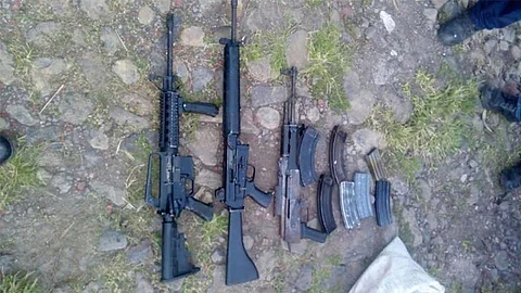 En su huida, los agresores abandonaron una camioneta y el armamento (Foto: SSP)
