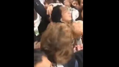 Luego de varios llamados de pasajeras, la calma regresó (Foto: YouTube)