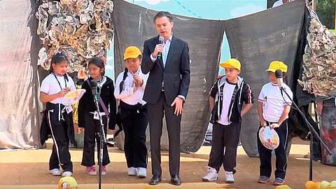 Alumna de escuela primaria corrigió la dicción del secretario de Educación Pública