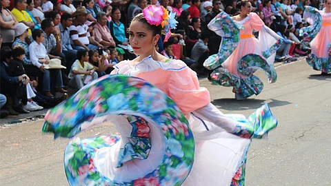 Preparan en Zitácuaro desfile por inicio de la Revolución y la tradición del palo encebado