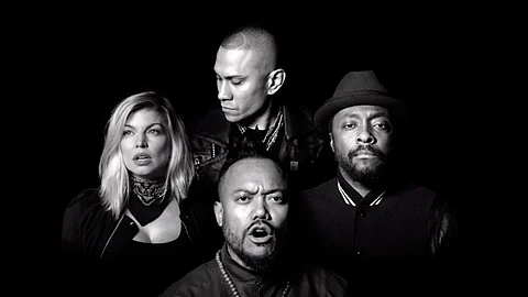 Junto con más de 50 artistas latinos cantan al mundo sobre amor e igualdad