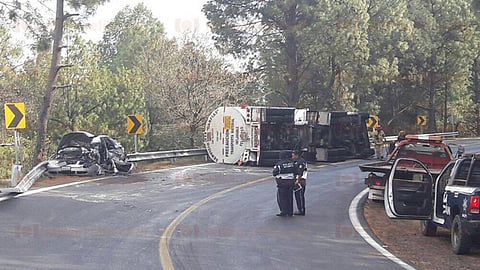 Al sitio arribaron elementos de la Policía Michoacán, así como bomberos