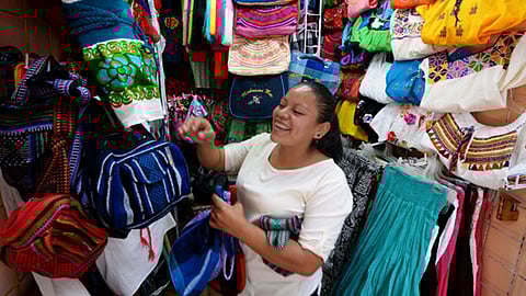 Ropa o zapatos, el principal artículo para obsequiar en estas fiestas decembrinas (Foto: ACG)