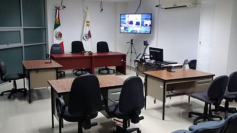 El desarrollo de la audiencia de juicio oral se realiza bajo los principios que rigen al sistema acusatorio adversarial y oral