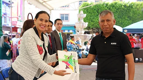 La titular del DIF municipal realizó la entrega de certificados avalados por este programa federal