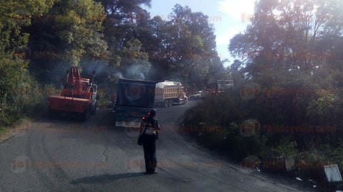 Al lugar se apersonaron elementos de la Policía Michoacán, así como de Protección Civil del Estado y bomberos