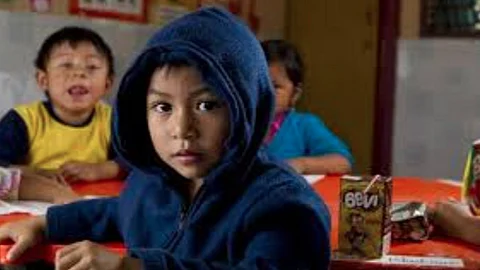 Los 4.6 millones de niños y adolescentes que viven en pobreza extrema presentan carencias en el ejercicio de tres o más de sus derechos sociales