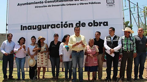 En Pueblo Nuevo, inauguró el drenaje sanitario con más de un kilómetro de tubo de PVC, que beneficia a más de tres mil usuarios que viven en la calle Lago de Meztitlán