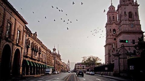 Para vigilar el comercio de los días santos trabajarán cerca de 50 inspectores para evitar el mal uso del espacio (Foto: Archivo)