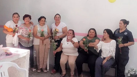 Con gran entusiasmo, internos y custodios recitaron poemas a todas las madres en su día