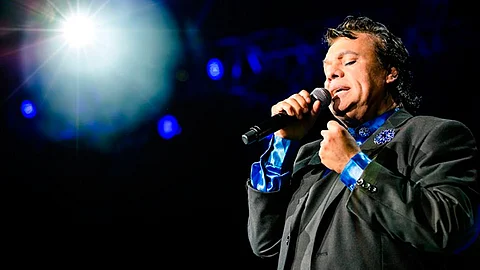 Sorprende Juan Gabriel con cover de Creedence