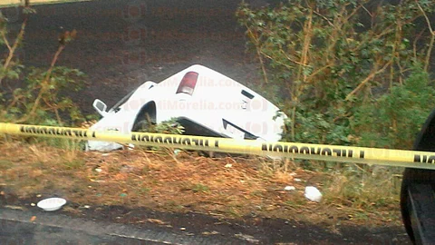 Gabriela Oseguera yacía al interior de una Dodge, de color blanco, unidad que estaba a una orilla de la carretera hacia Camucuato (Foto: RED113)