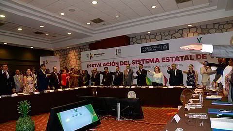 Silvano Aureoles Conejo tomó protesta a los integrantes (Foto ACG)