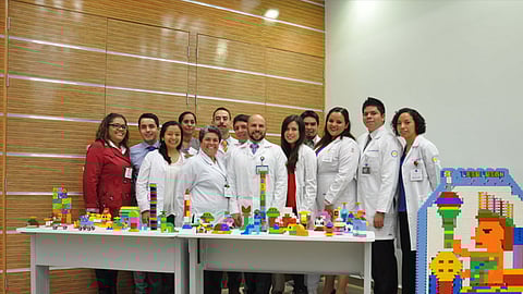 La edad con mayor riesgo de retraso es a los 2 años de edad, particularmente en el área de lenguaje