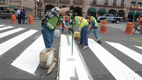 La dependencia intensificará los trabajos en los horarios en que el clima permita mantener el asfalto seco