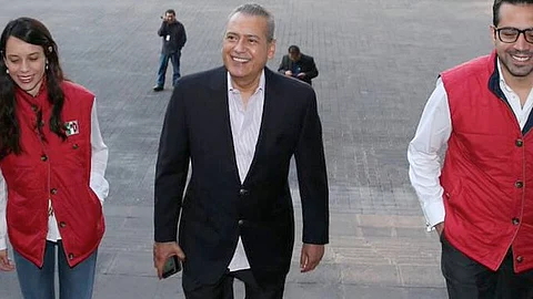 El sonorense solicitó al presidente Enrique Peña Nieto, apoyo para emprender ajustes, en el ámbito político