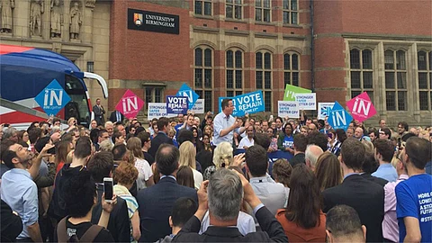 Cameron encabezó la campaña Remain, para permanecer dentro del bloque europeo y perdió la consulta pública con un 52% de los votos a favor del Bretix(Foto:@David_Cameron)