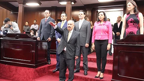 El Pleno del Congreso del Estado tomó protesta al maestro Eli Rivera Gómez
