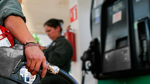 El conductor de la unidad se movió a otra bomba en donde pretendió el mismo que echarse gasolina (Foto: Ilustrativa)