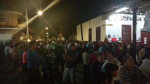 CNTE bloquea la Zacapu-Morelia a la altura de Naranja de Tapia