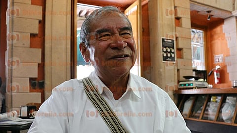 Francisco Bautista, un padre que hereda el amor por sus tradiciones. (Foto: Fernando Maldonado)