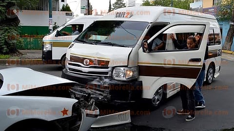 El chofer del taxi resultó herido. (Foto: RED 113)