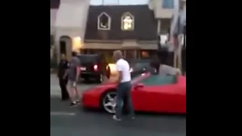 Ricardo Ferretti empezó a dar manotazos al aire y le mentó la madre a chofer de la otra unidad (Foto: YouTube)