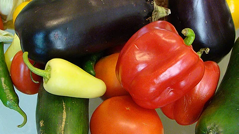 Una de las medidas preventivas para evitar el cólera es lavar y desinfectar frutas y verduras