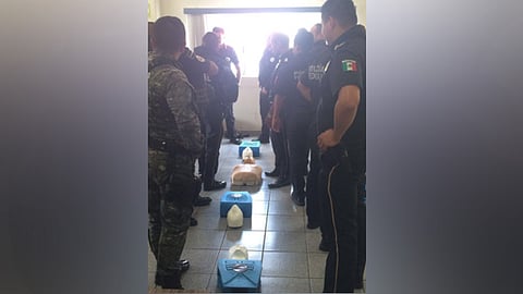 Los principales casos que requieren asistencia de primeros auxilios son asfixia, fracturas, quemaduras, traumatismos y hemorragias