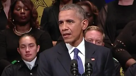 Todos merecemos el mismo respeto: Obama rinde homenaje a policías asesinados en Dallas