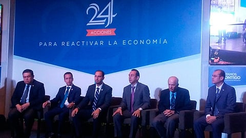 El funcionario estatal se mantuvo atento a las ponencias de las diversas expresiones políticas
