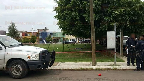 Los homicidas son dos y viajaban en una motocicleta tipo pulsar de color blanco con negro