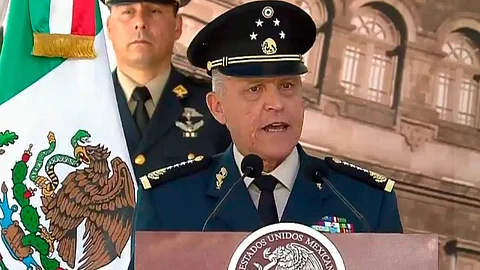 "Ante la ausencia de su líder hoy están peleando quien se puede hacer cargo de la organización", puntualizó