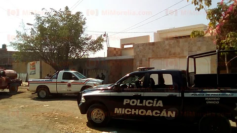 Se registra enfrentamiento en Aguililla; aseguran autos y armas