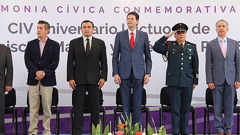 Autoridades municipales realizaron el izamiento de la Bandera Nacional en la Plaza Morelos