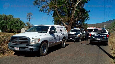 Encuentran a mujer muerta junto a una brecha en Morelia