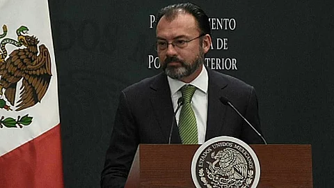 Acusan a Videgaray de suavizar discurso del muro; son “falsas noticias”, responde