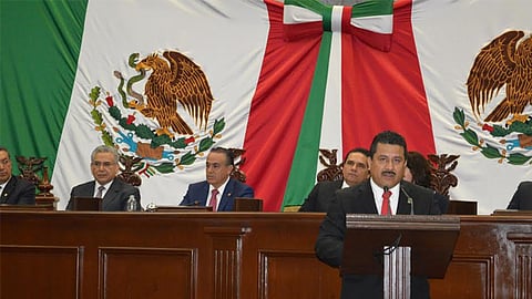 López García fue el orador en la sesión solemne realizada por el Congreso del Estado