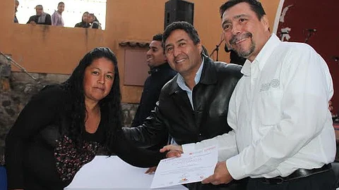 El delegado federal de la Sedatu, Alfredo Fernández Peri, aseguró que la única forma de reconstruir el tejido social es trabajando de manera coordinada con los ayuntamientos, como se está haciendo en Pátzcuaro con el presidente Víctor Báez